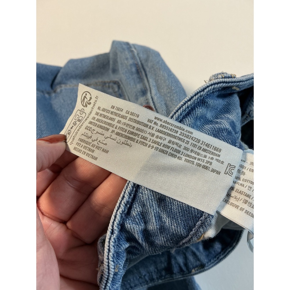 Hollister Ultra High Rise Dad Jeans Heart Print Medium Wash Size 23R - Picture 3 of 10